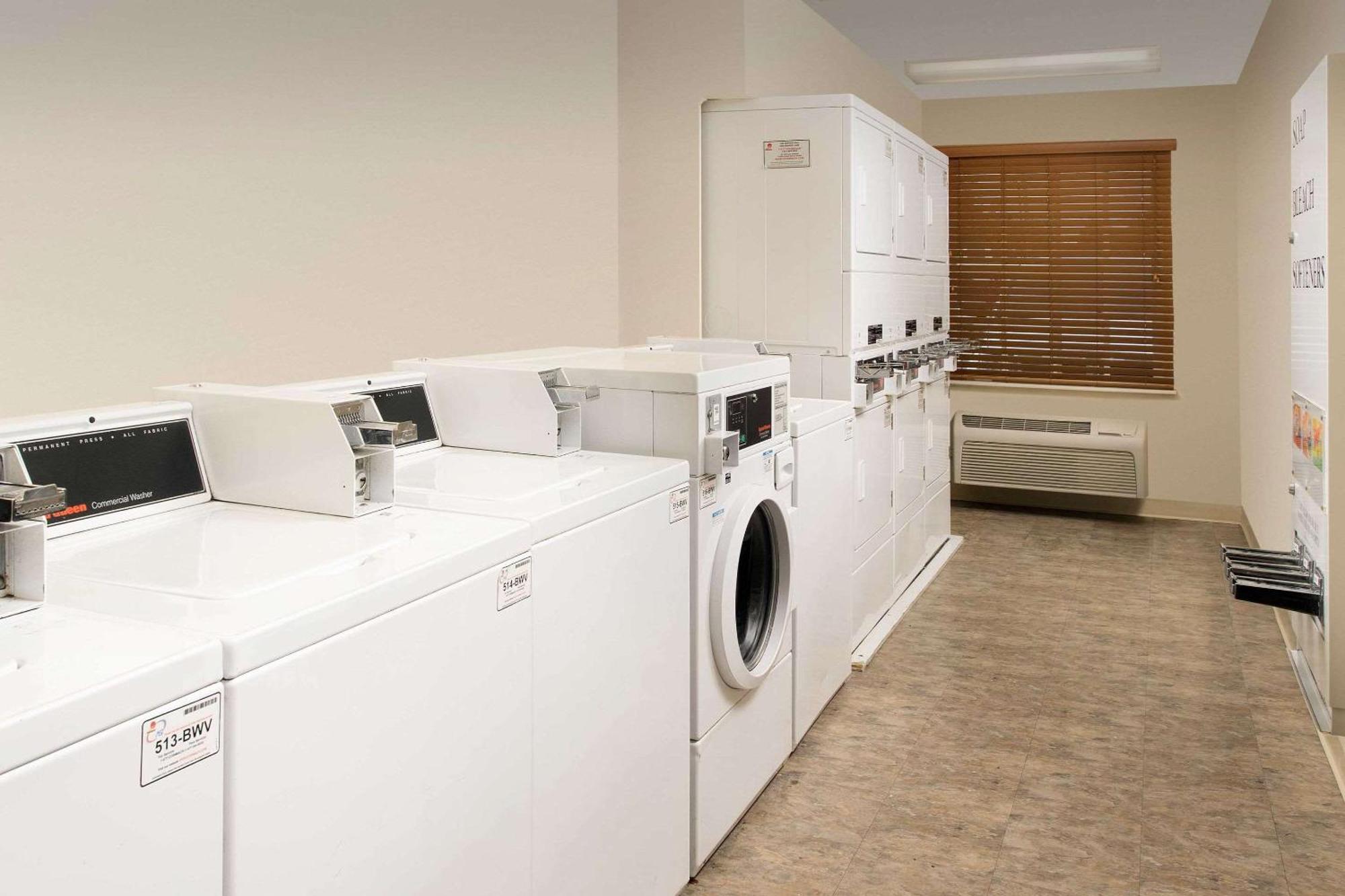 Woodspring Suites Champaign Near University Zewnętrze zdjęcie